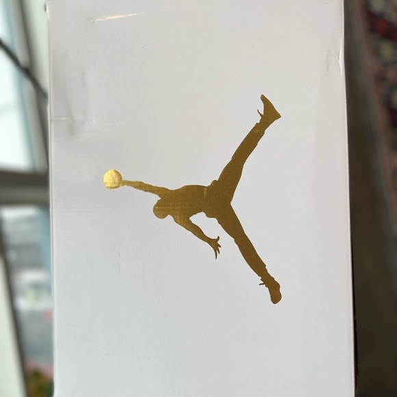 Women's Air Jordan 6 Gold Hoops (W), Size 9 - Picture 8 of 8